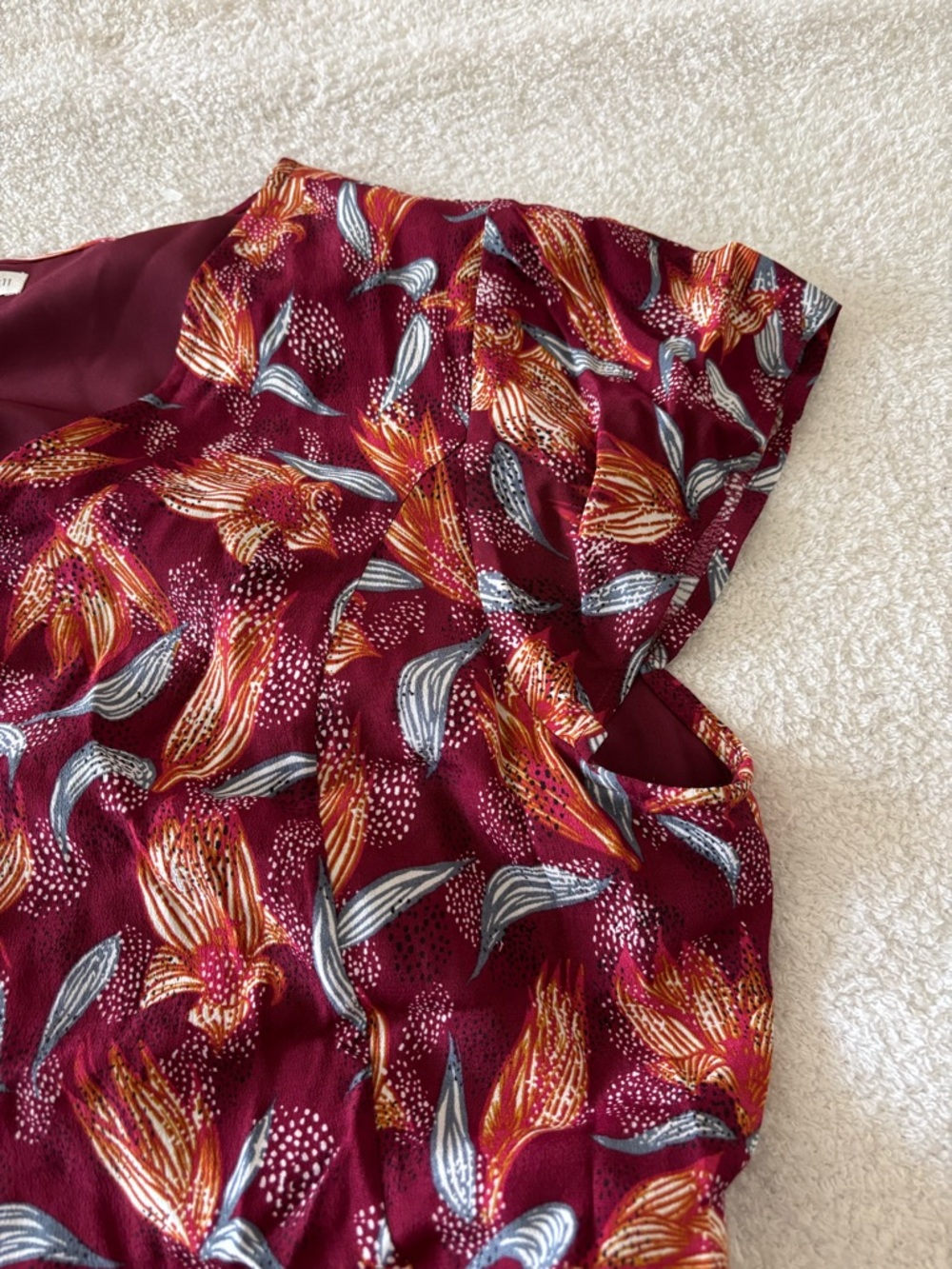 Garnet Hill Burgundy V‑Neck Short Sleeve Floral Mini Dress - Picture 13 of 14